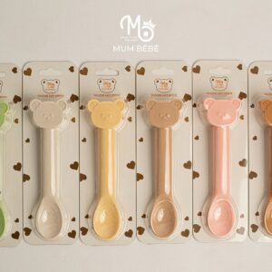Cả bát và thìa ăn dặm Mumbebe đều được làm từ chất liệu Platinum silicone không mùi, không chứa BPA