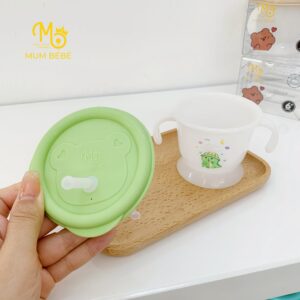 Gọi là cốc tập uống 3 giai đoạn vì thiết kế phù hợp với 3 kiểu tập uống của các bé từ 6 tháng trở lên